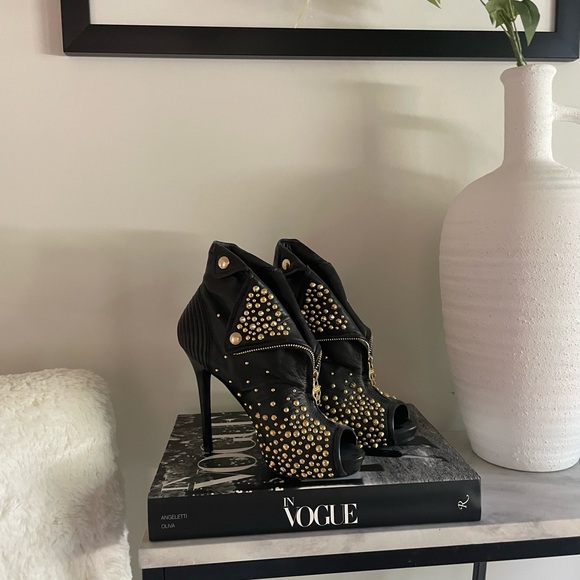 Alexander McQueen Black Leather Studded Faithful Skull Peep Toe Ankle Boots - Picture 4 of 6